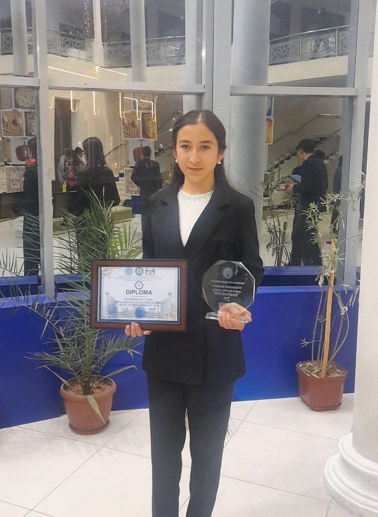 Mashaqqatli ilm xazinaga elitadi.2