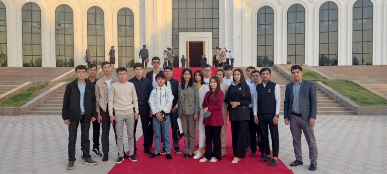 Read more about the article Termiz shahrining muhtasham &laquo;San’at saroyi&raquo;da &laquo;Baxshichilik san’ati yo’nalishida baxshilar, oqinlar va jirov ijrochilarining Respublika festivali&raquo;ni ochilish marosimi bo‘lib o‘tmoqda.