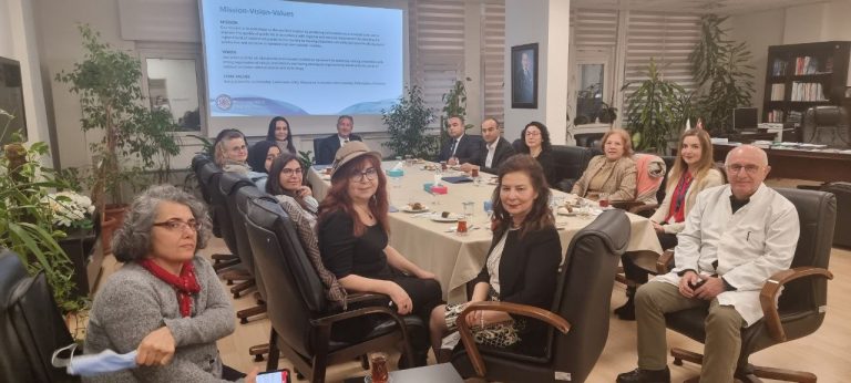 Read more about the article Kuni kecha Toshkent  tibbiyot  akademiyasi  Termiz  filiali direktori Furqat Otamuradov boshchiligidagi  delegatsiya Turkiya Respublikasining Izmir shahrida joylashgan  Ege universitetiga tashrif  buyurishdi.