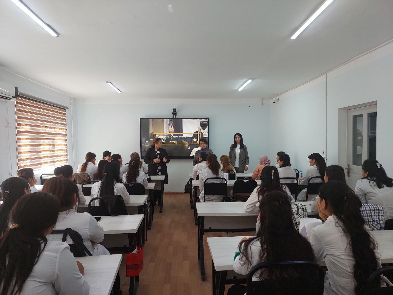 You are currently viewing Faol xotin-qizlar bilan tizimli ishlash, ularni rahbarlikka tayyorlash maqsadida ta’lim muassasalarida iqtidorli qizlar zaxirasi yaratildi.