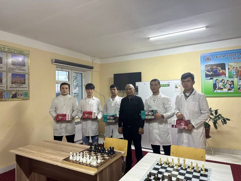 Read more about the article Shaxmat – aql charxi deb bejiz aytishmaydi. Chunki shaxmat – inson aqliy qobiliyatini rivojlantiradigan ajoyib o‘yin, unda mustaqil ishlash, o‘ziga ishonch ko‘nikmasini shakllantiradi.