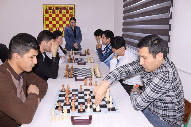 Read more about the article Talabalar o‘rtasida  shaxmat  musobaqasi