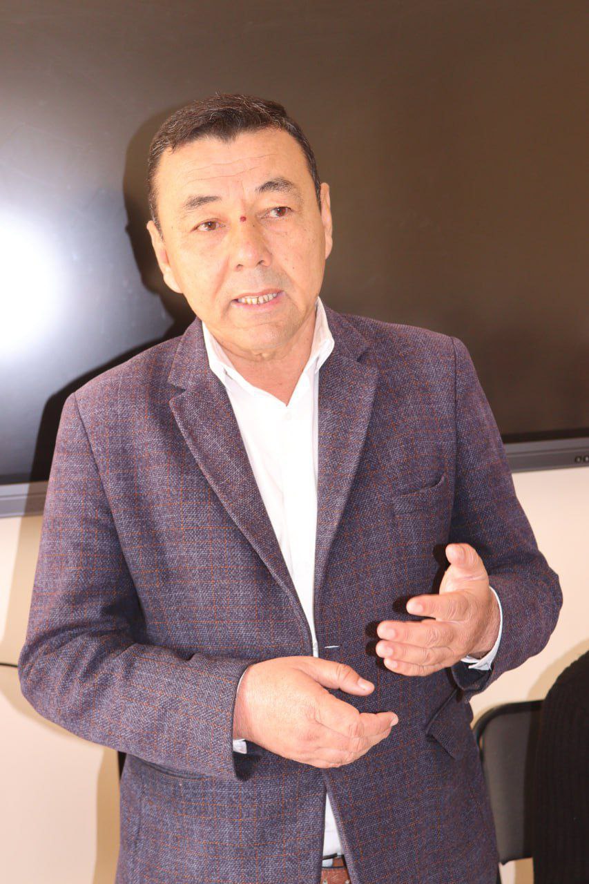 Read more about the article Yozuvchi bilan uchrashuv