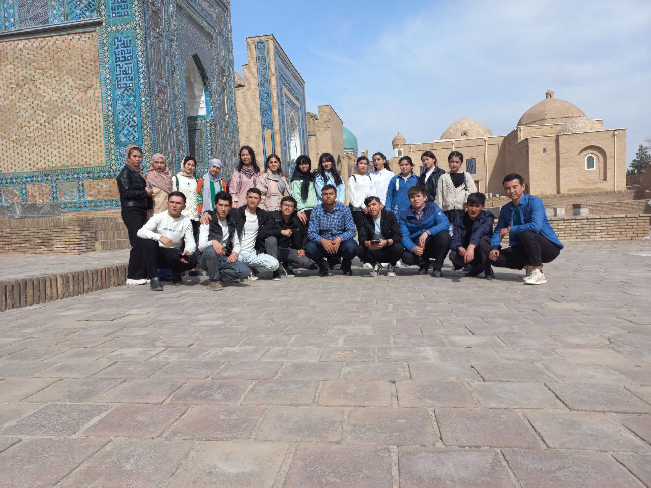 Read more about the article Talabalar  ko‘hna va navqiron Buxoro va Samarqand shaharlarida