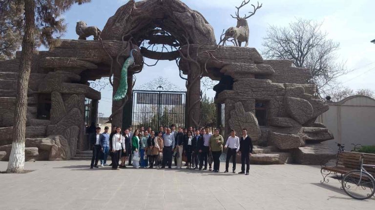 Read more about the article Termiz hayvonot bog‘iga tashrif