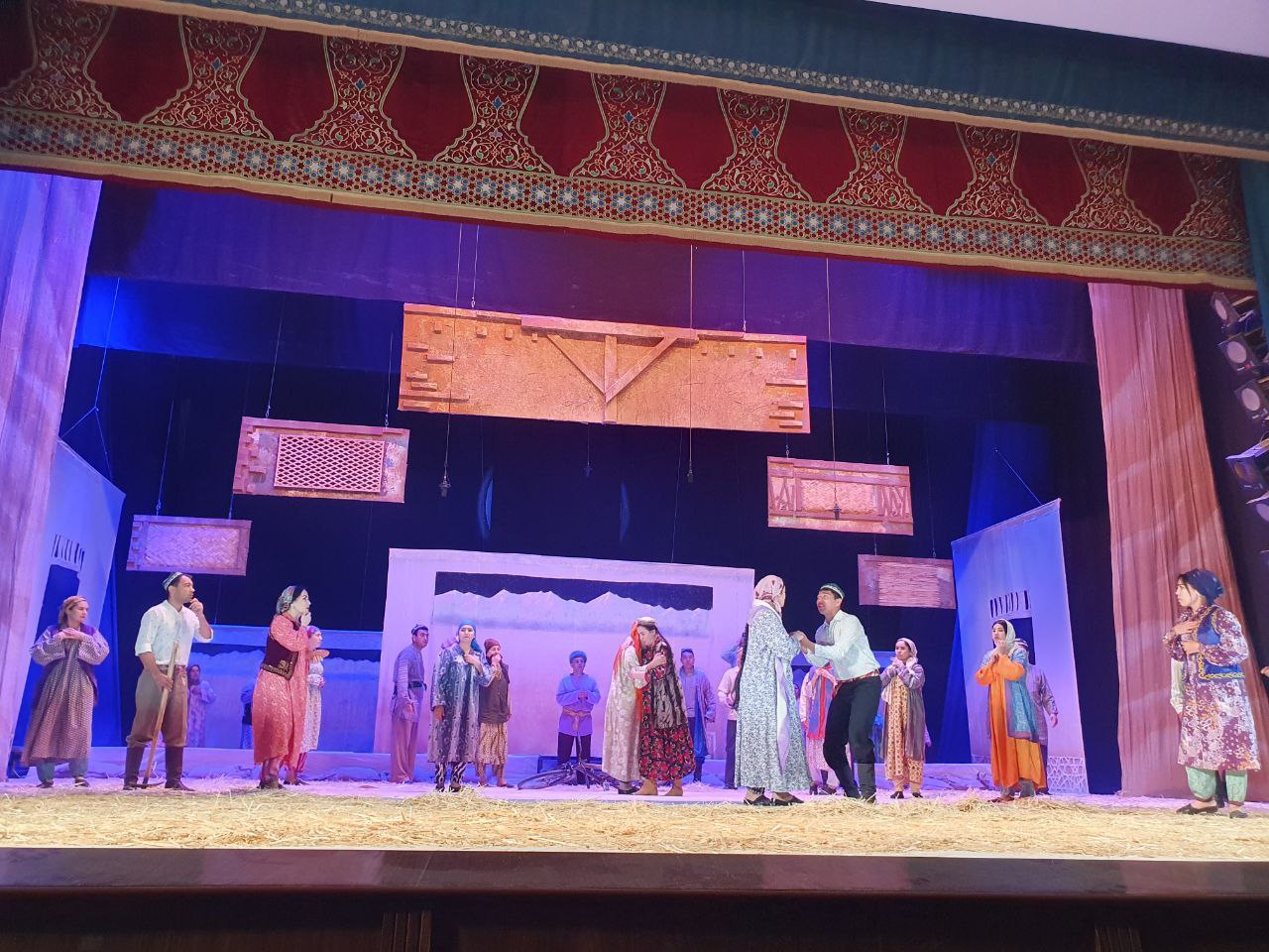 You are currently viewing &laquo;Momo yer&raquo; spektakli o‘qituvchi va talabalarga bir olam ta’surot qoldirdi.