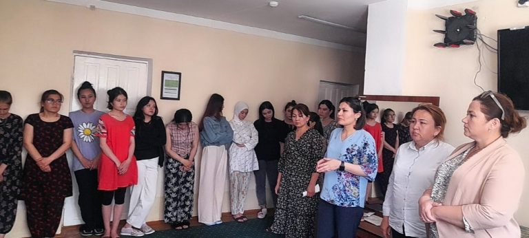 Read more about the article &laquo;Erta turmushning oldini olish&raquo; mavzusida davra suhbati bo‘lib o‘tdi.