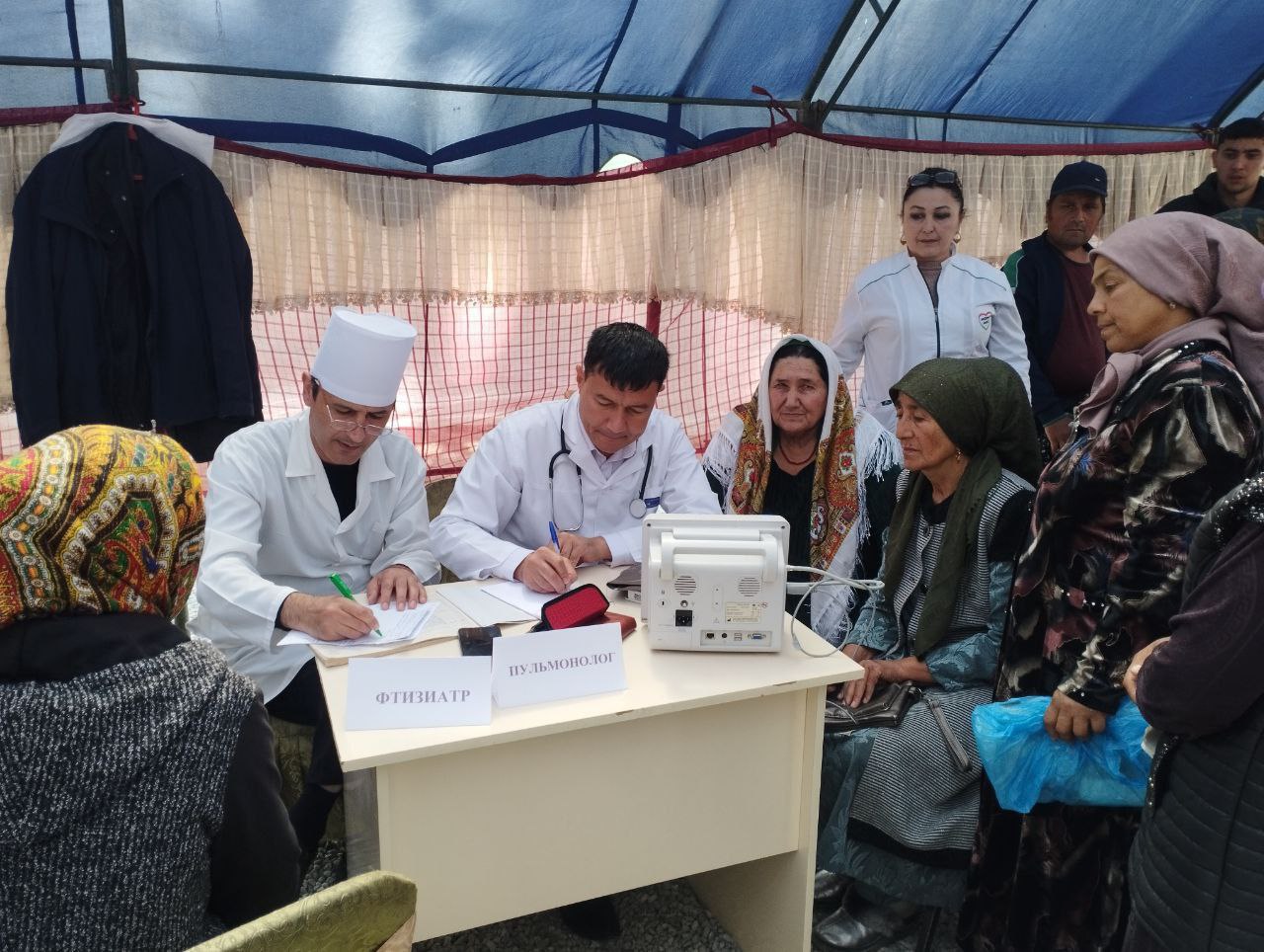 Read more about the article Toshkent tibbiyot akademiyasi Termiz filiali professor-o’qituvchilari Surxondaryo viloyati Uzun tumanida yashovchi fuqarolarni tibbiy ko’rikdan o’tkazishdi