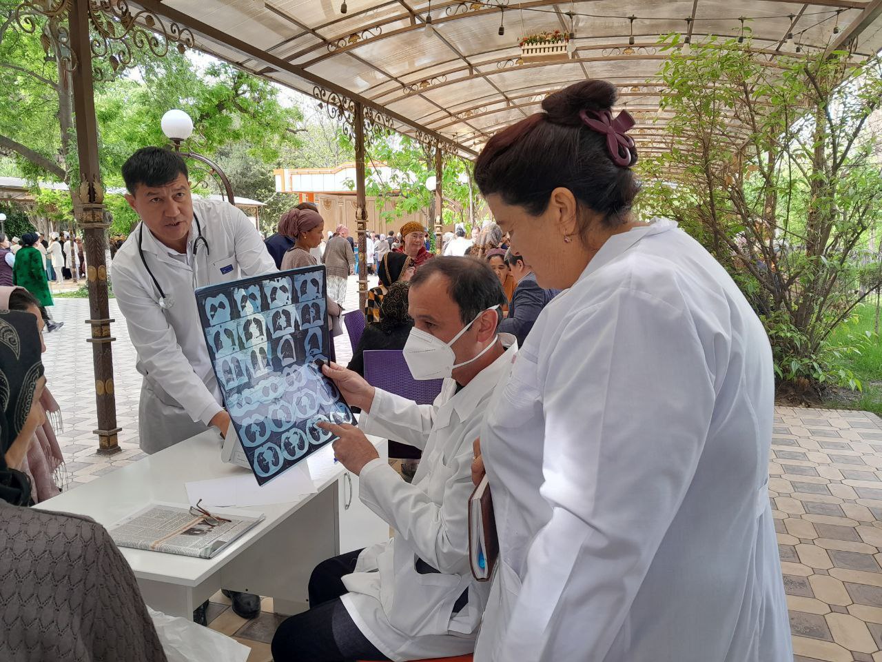 You are currently viewing Salomatlik sayllari davomida Denov hamda Sariosiyo tumanida yashovchi fuqarolar tibbiy ko’rikdan o’tkazildi.