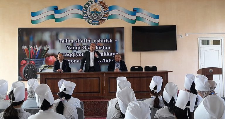 Read more about the article Bugun Toshkent tibbiyot akademiyasi Termiz filiali direktori t.f.d. Furqat Otamuradov talabalarning xorijiy tillarni o‘rganishga bo‘lgan qiziqishini oshirish,  tillarni o‘qitish sifatini yaxshilash  maqsadida Termiz shahridagi Abu Ali ibn Sino nomidagi Jamoat salomatligi texnikumi o‘qituvchi va talabalari bilan uchrashdi.