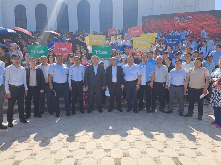 Read more about the article Ayni damda Termiz shahrida referendum targ‘ibotiga bag‘ishlangan ommaviy targ‘ibot tadbiri bo’lib o’tmoqda.