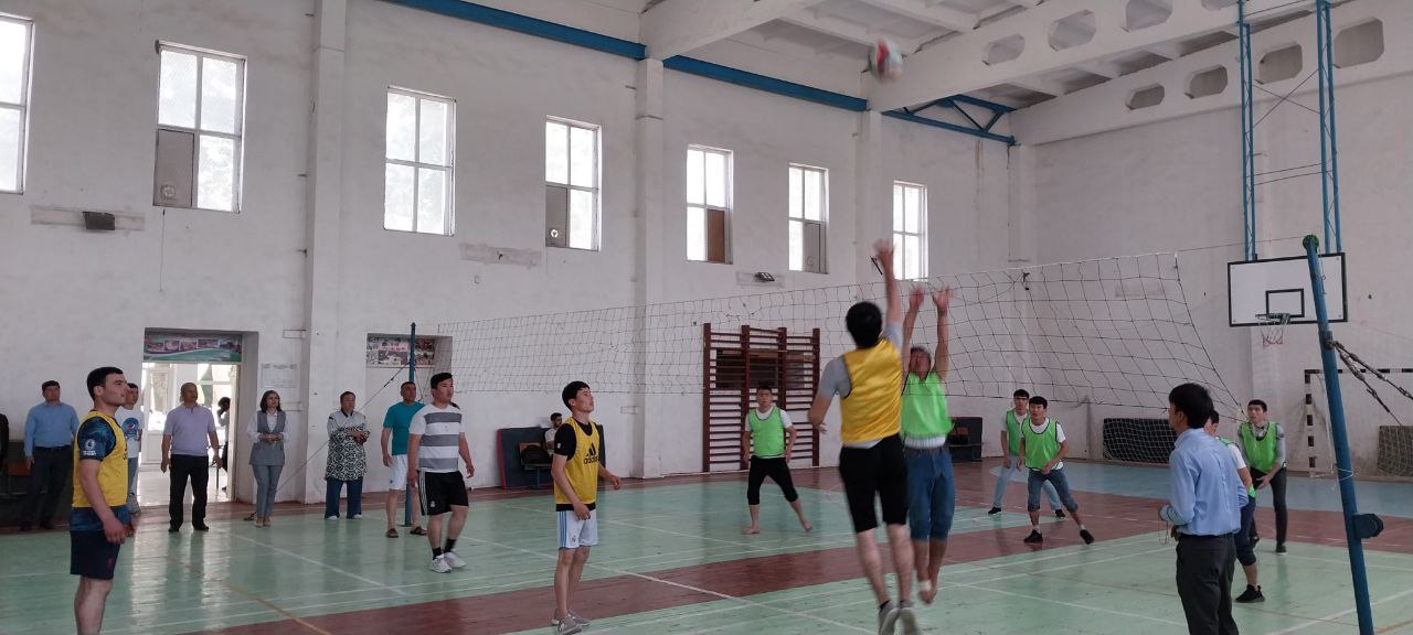 Read more about the article Toshkent tibbiyot akademiyasi Termiz filiali talabalari o’rtasida sogʻlom turmush tarzini keng targʻib qilish, ommaviy sportni rivojlantirish maqsadida“Sport bizni birlashtiradi” shiori ostida “Direktor kubogi” uchun voleybol musobaqalari davom etmoqda.