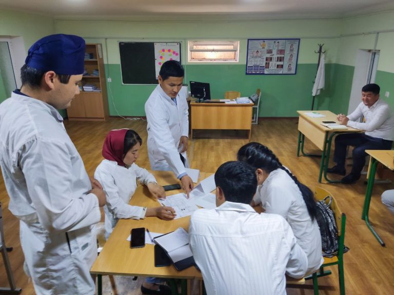 Read more about the article Bugun Toshkent tibbiyot akademiyasi Termiz filiali professor-o‘qituvchilar tomonidan talabalar uchun “Yuqumli kasalliklar, dermatovenerologiya va  ftiziatriya ” kafedrasida  “Dermatovenerologiya” fanidan &laquo;Papulyoz dermatozlar. Psoriaz. Qizil yassi temiratki.” mavzusidan ochiq dars  bo‘lib  o‘tdi.