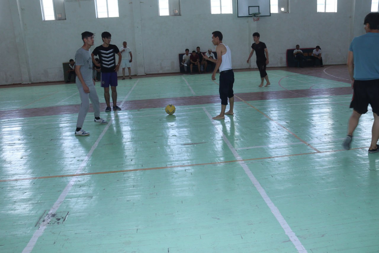 Read more about the article Toshkent tibbiyot akademiyasi Termiz filiali talabalarini sportga jalb etish va yoshlarni boʻsh vaqtini mazmunli oʻtkazish maqsadida tashkil etilgan &raquo;Direktor kubugi&raquo; da sportning futbol yoʻnalishida sport musobaqalari bo‘lib o‘tmoqda.
