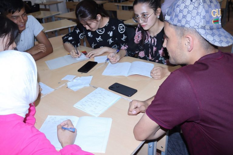 Read more about the article Toshkent tibbiyot akademiyasi Termiz filiali talabalari oʻrtasidagi “Zakovat” intellektual oʻyinining 6-7-tur bahslari bo‘lib o‘tdi.