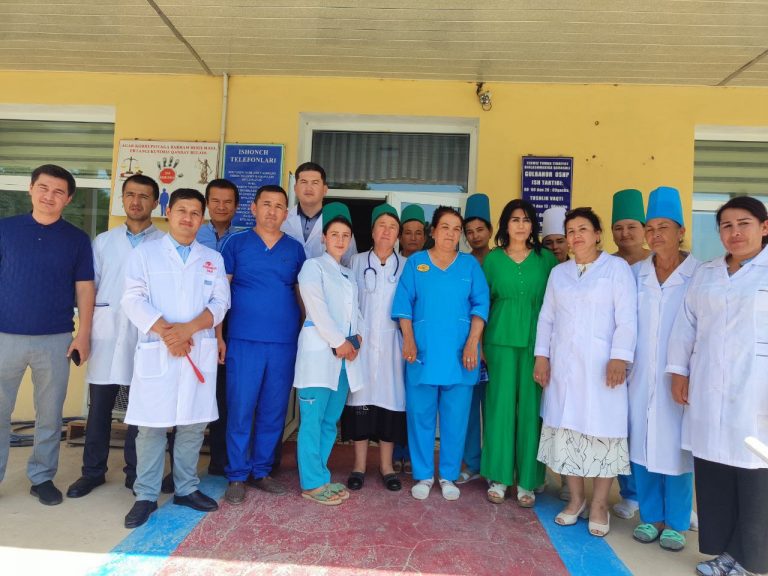 Подробнее о статье Сотрудники Термезского филиала Ташкентской медицинской академии провели медицинский осмотр жителей махалли.