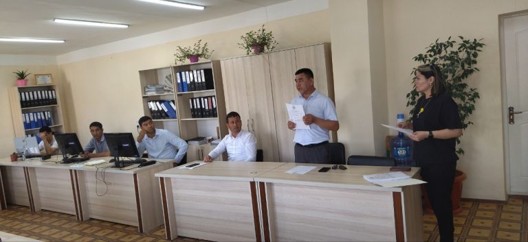 Подробнее о статье В эти дни пять партий в Узбекистане проводят свои съезды и представляют в ЦИК соответствующие документы и подписные листы в поддержку кандидата, через которые проходит процесс регистрации кандидата.