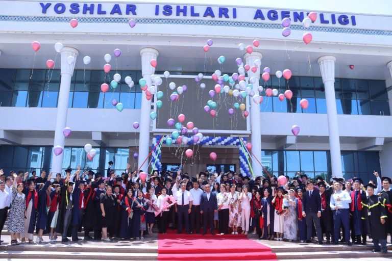 Read more about the article Toshkent tibbiyot akademiyasi Termiz filialining ilk bitiruvchilarining &laquo;Qasamyod&raquo; qabul qilish marosimi bo’lib o’tdi