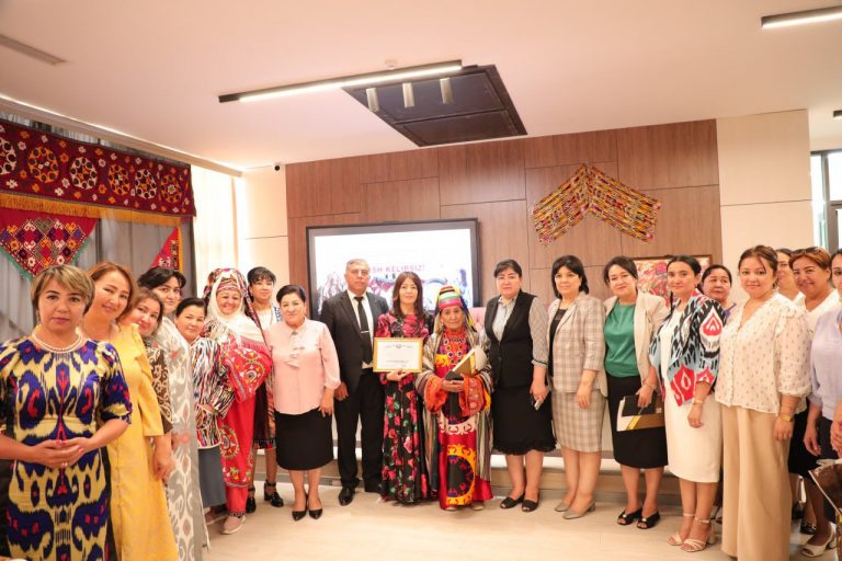 Подробнее о статье В Термезском университете экономики и сервиса прошла конференция «Национальные костюмы – зеркало нации».