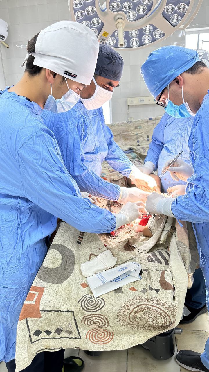 Read more about the article Talabalar yozgi amaliyotini Termiz shahrining SSBlariga qarashli davolash profilaktik muassasalarida  o’tashmoqda.