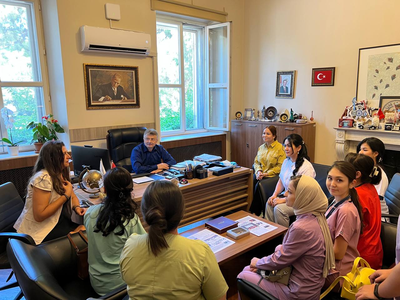 Read more about the article Bugun, filial o’qituvchilari va talabalari Ege universitetining o’quv ishlari bo’yicha prorektori dr. prof. Mehmet Ersan bilan uchrashdilar