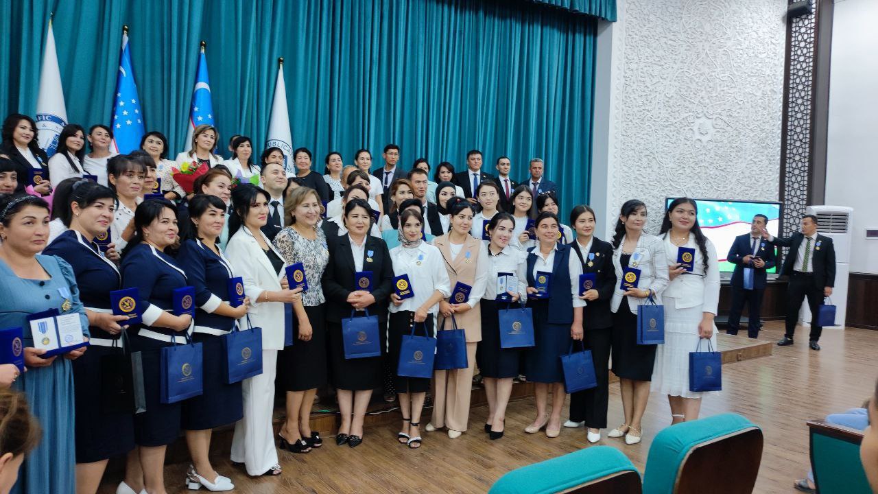 You are currently viewing &laquo;Ta’lim iftixori&raquo; esdalik nishoni bilan taqdirlanishdi.