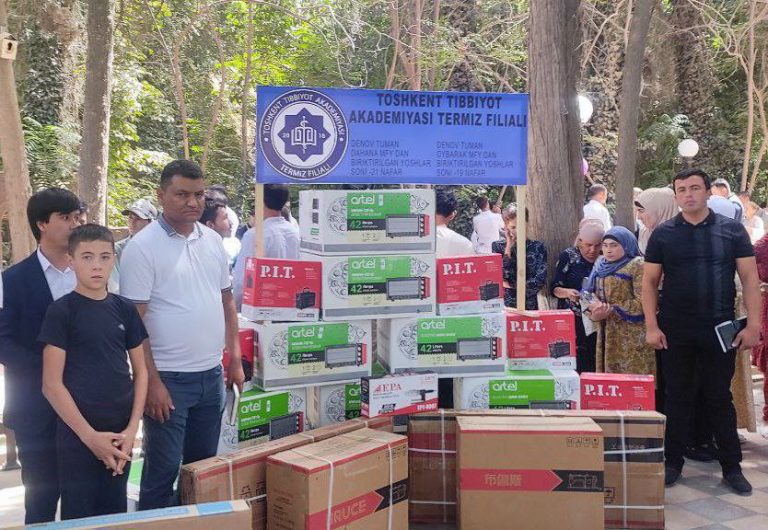 Read more about the article Denovlik 532 nafar yoshlarga bandligini ta’minlash uchun asbob-uskuna va jihozlar topshirildi.