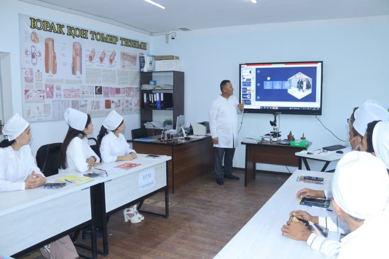 Read more about the article Toshkent tibbiyot akademiyasi Termiz filialida 2023-2024 o‘quv yilining dastlabki kunida (birinchi juftlik) Mustaqillik darsi bilan boshlandi.