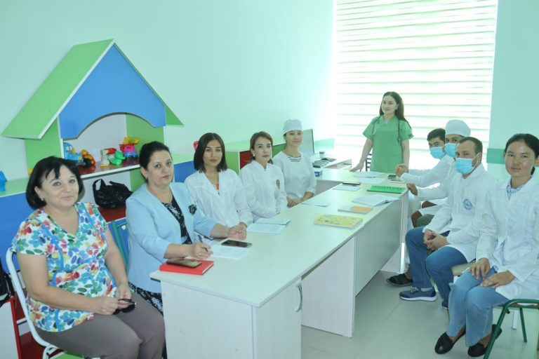 Read more about the article Toshkent tibbiyot akademiyasi Termiz filialining klinik bazalaridagi olib borilayotgan amaliy darslar jarayoni o’rganildi.