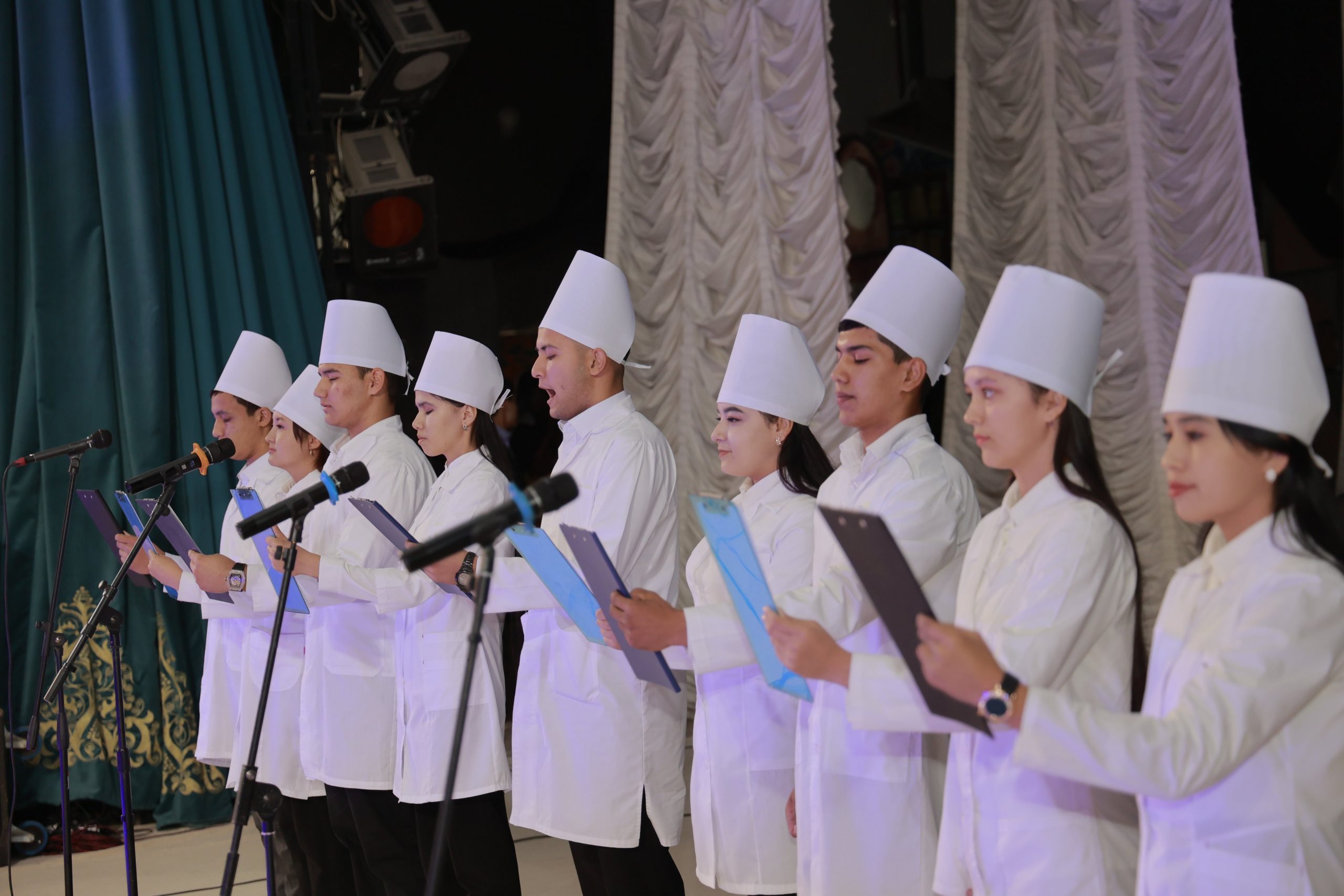 You are currently viewing As you know, on October 17, the “Student dedication” event was held with the participation of the 1st stage students of the Termiz branch of the Tashkent Medical Academy.