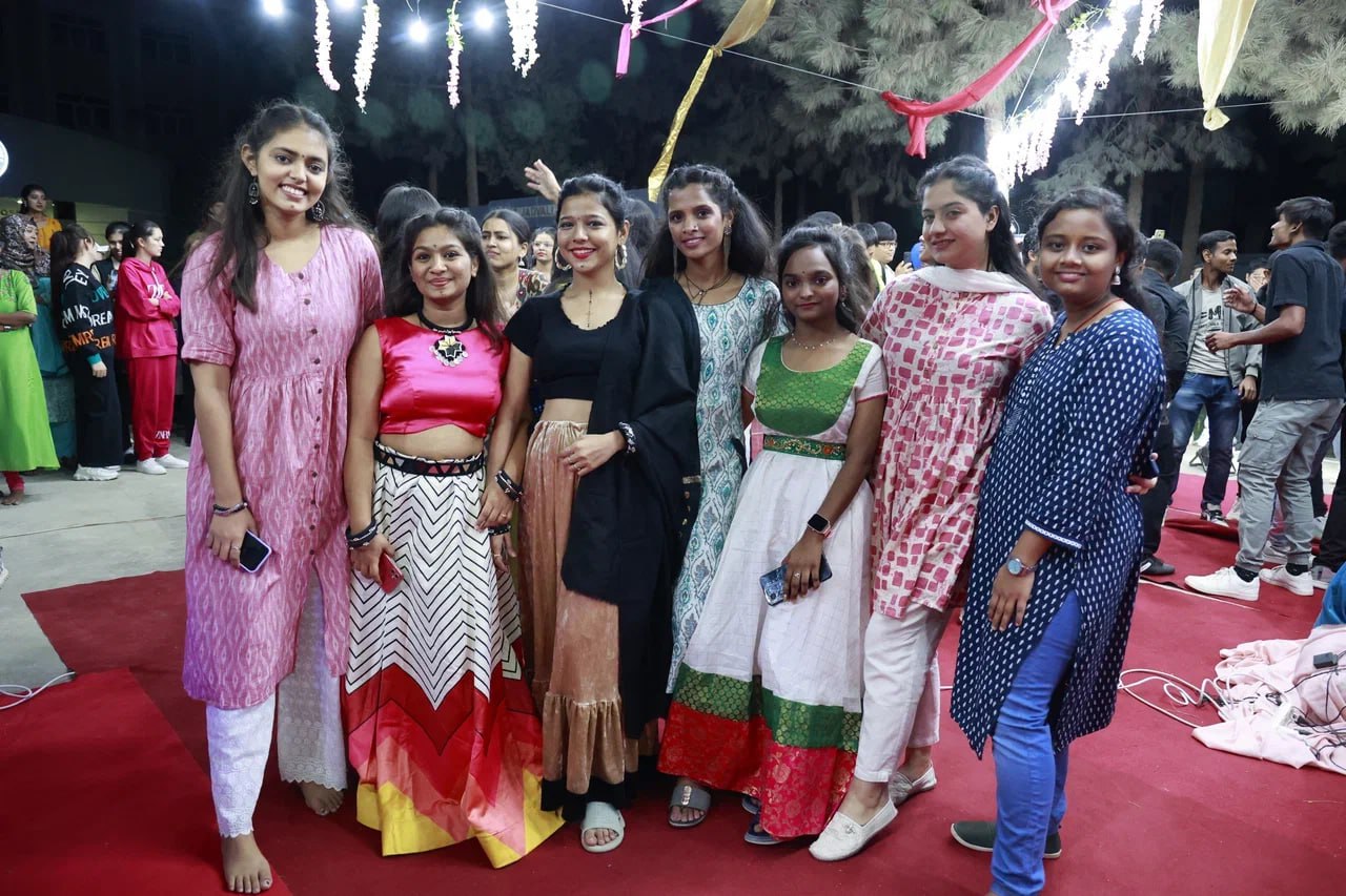 You are currently viewing TTA termiz filialida bo’lib o’tgan Hindiston davlatining milliy festivali &laquo;Garba night&raquo; kechasi OAV nigohida
