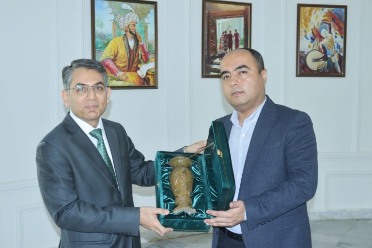 Read more about the article Kuni kecha Toshkent tibbiyot akademiyasi Termiz filialiga Pokiston Islom Respublikasi muxtor elchisi Ahmed Farooq
