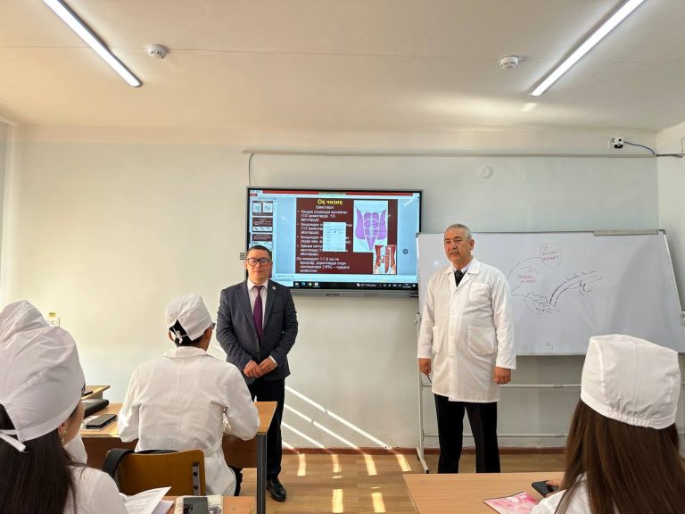 Read more about the article TTA Termiz filialiga Toshkent tibbiyot akademiyasi Murojaatlar bilan ishlash, nazorat va monitoring bo’limi boshlig’i Achilov Dilshod Dilmurodovich filial professor-o’qituvchilari va talaba-yoshlari bilan uchrashdi.