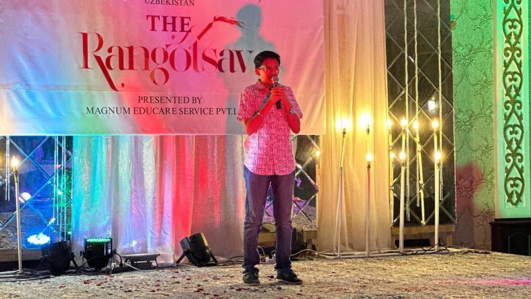 Read more about the article &laquo;Rangotsav&raquo; hind milliy bayrami