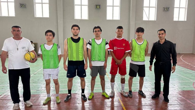 Read more about the article Bo‘lg‘usi shifokorlar mini futbolda o‘z mahoratini sinovdan o‘tkazishdi