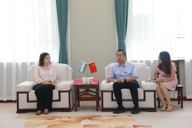 Read more about the article TTA Termiz filiali professor-o‘qituvchilari Xitoy xalq Respublikasida Top 1000 talikka kirgan Sinzyan tibbiyot universitetida