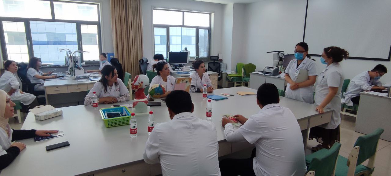 Read more about the article TTA Termiz filiali professor – o‘qituvchilari Xitoy xalq Respublikasining Xitoy ananaviy xalq tabobati markazida