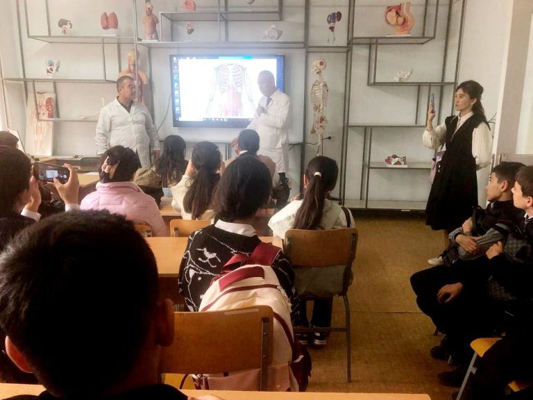 Read more about the article An excursion was organized by schoolchildren at the Termiz branch of TTA.