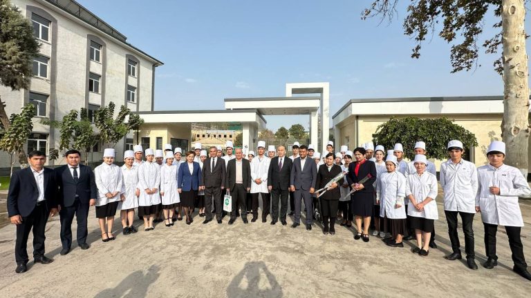 Read more about the article &laquo;Ma’rifat ulashib&raquo; loyihasi – Toshkent tibbiyot akademiyasi Termiz filialida!