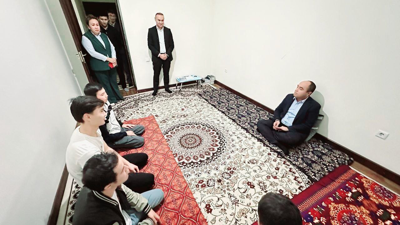 You are currently viewing Rahbar talabalarning yashash sharoitini o‘rgandi.