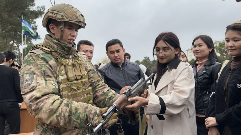 Read more about the article TTA Termiz filiali talabalari uchun harbiy qismga sayohat tashkil etildi.