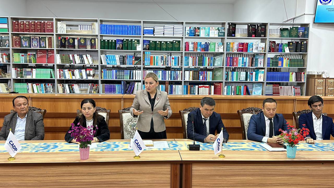 Вы сейчас просматриваете В Термезском филиале ТТА было организовано мероприятие под лозунгом «Конституция Республики Узбекистан – залог свободной и благополучной жизни».