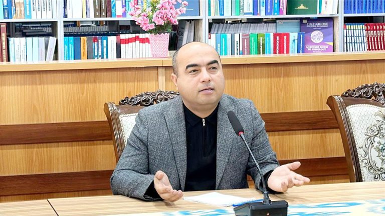 Read more about the article Ochiq muloqot.  Direktor va yoshlar uchrashuvi