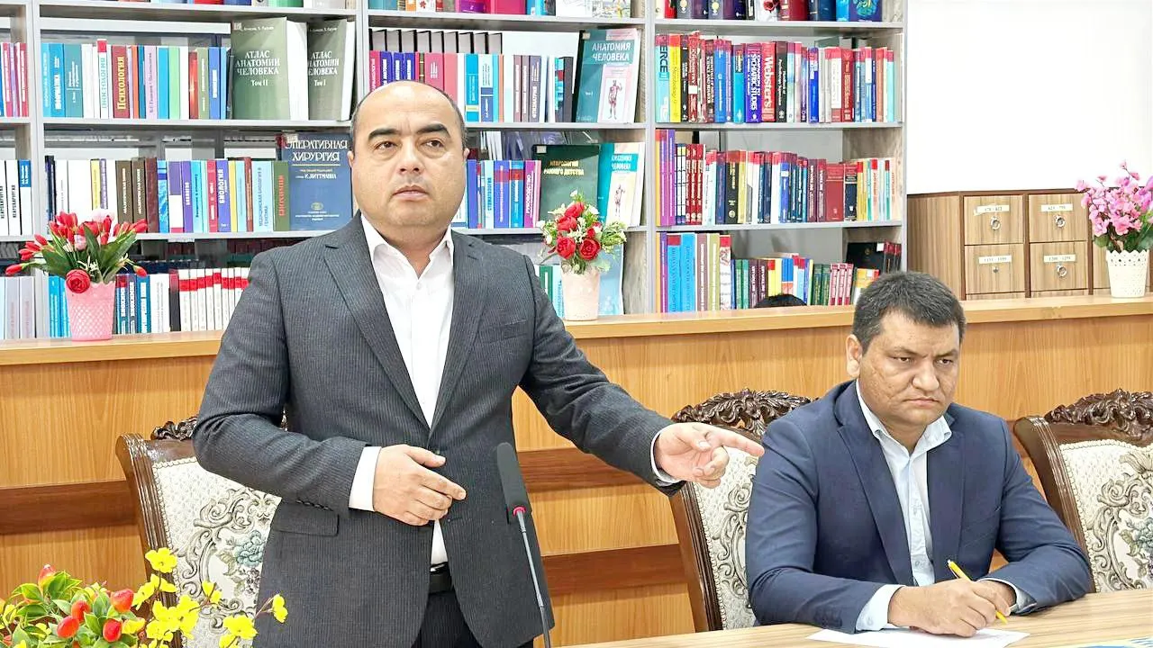 Вы сейчас просматриваете Директор и молодежная встреча: достижения, деятельность и стремления