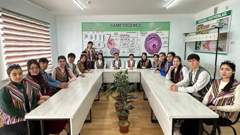 Подробнее о статье Как проходит день национальных костюмов в Термезском филиале ТТА?