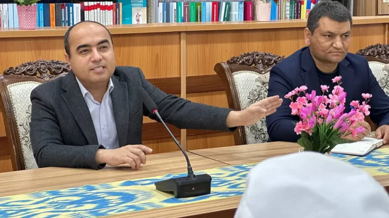 Read more about the article Direktor va yoshlar uchrashuvi: yutuqlar,faollik va intilish.