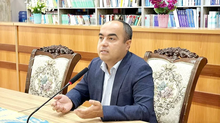 Read more about the article Direktor va yoshlar uchrashuvi: yutuqlar,faollik va intilish.