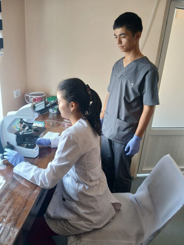 Read more about the article “Bo‘lajak shifokorlar yozgi amaliyotda”  Yozgi amaliyot — bu  amaliy “maktab”