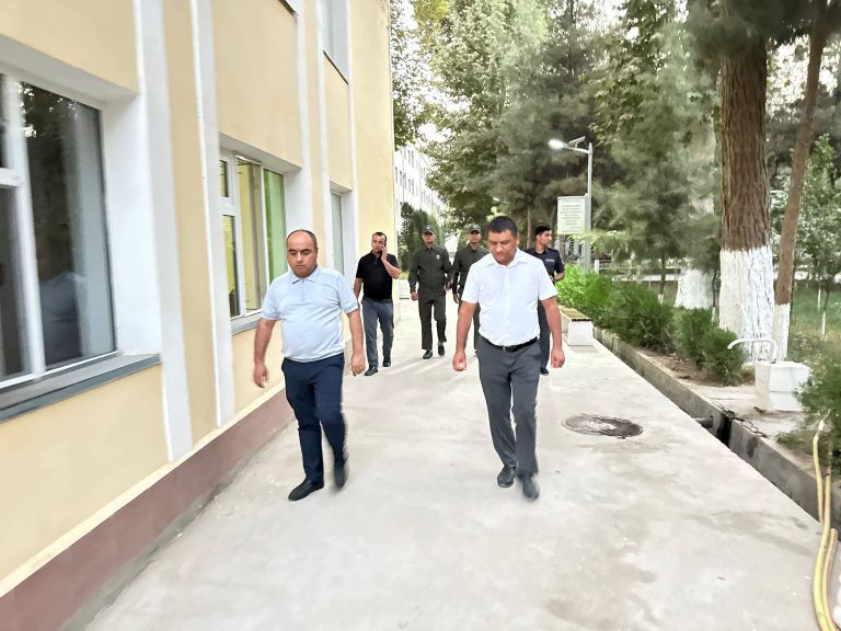 Read more about the article Direktor talabalarning yashash sharoitini o‘rgandi.