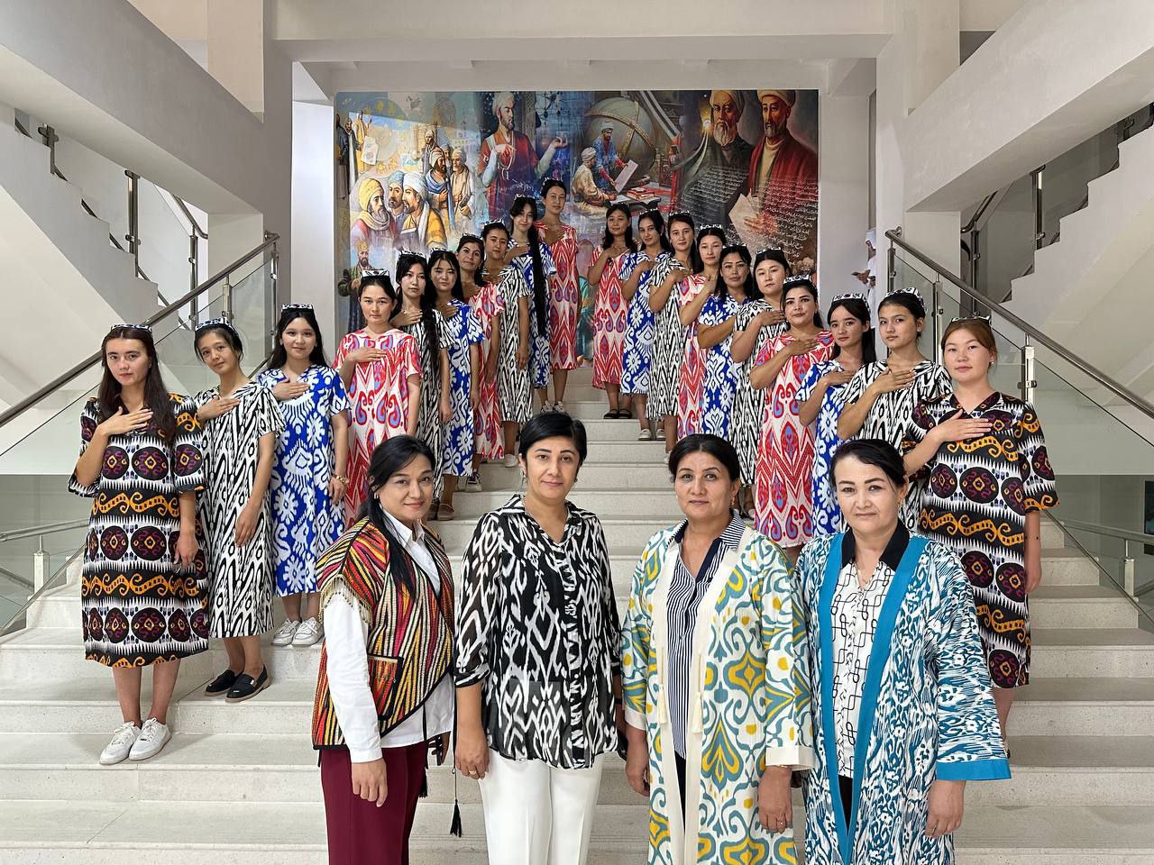 You are currently viewing “Xon atlas” oyligi – Milliy liboslar va qadriyatlarimizni targ‘ib qilish